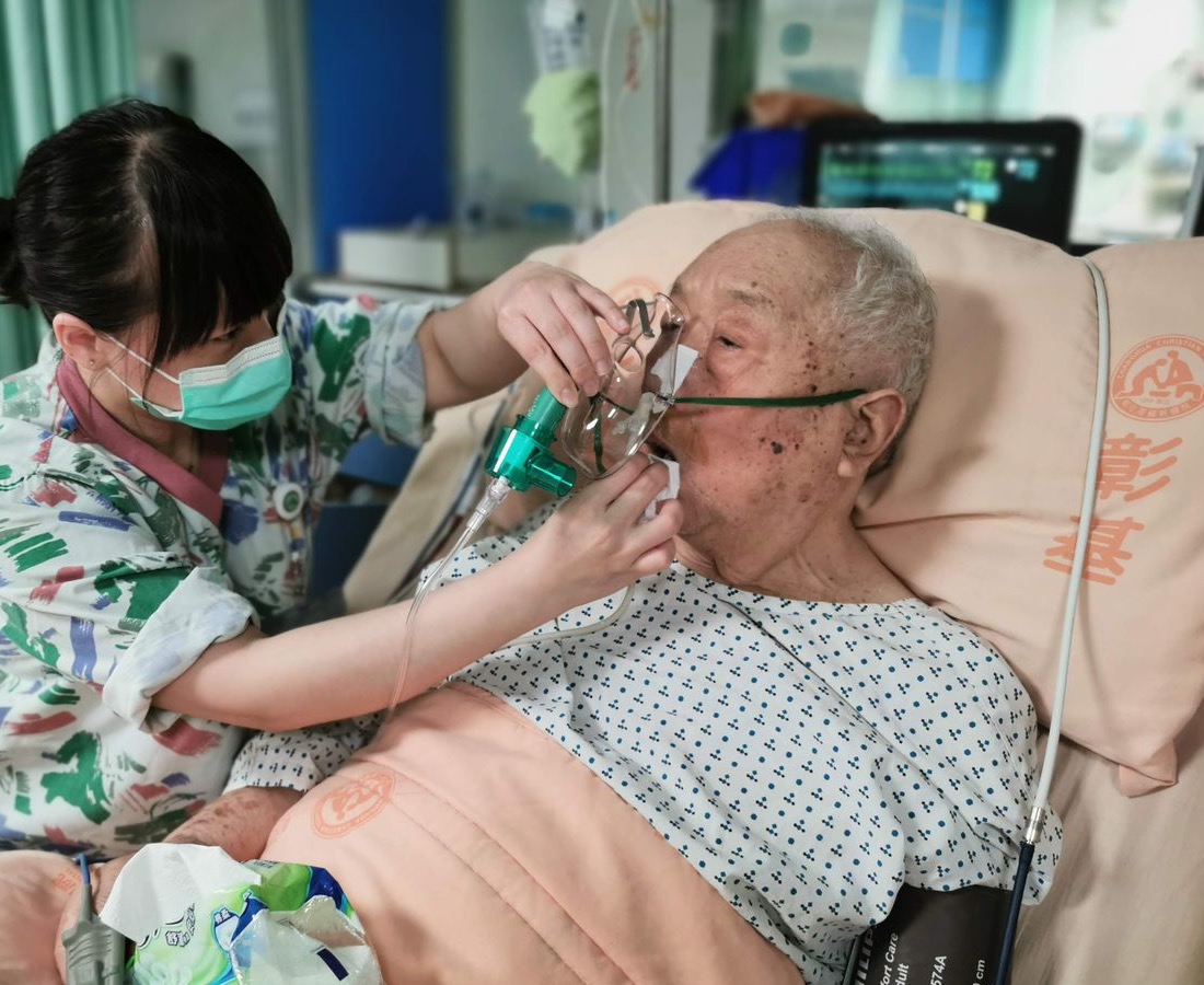 中国护理人员进行生命体征观察与健康风险识别 中国护理人员进行生命体征观察与健康风险识别