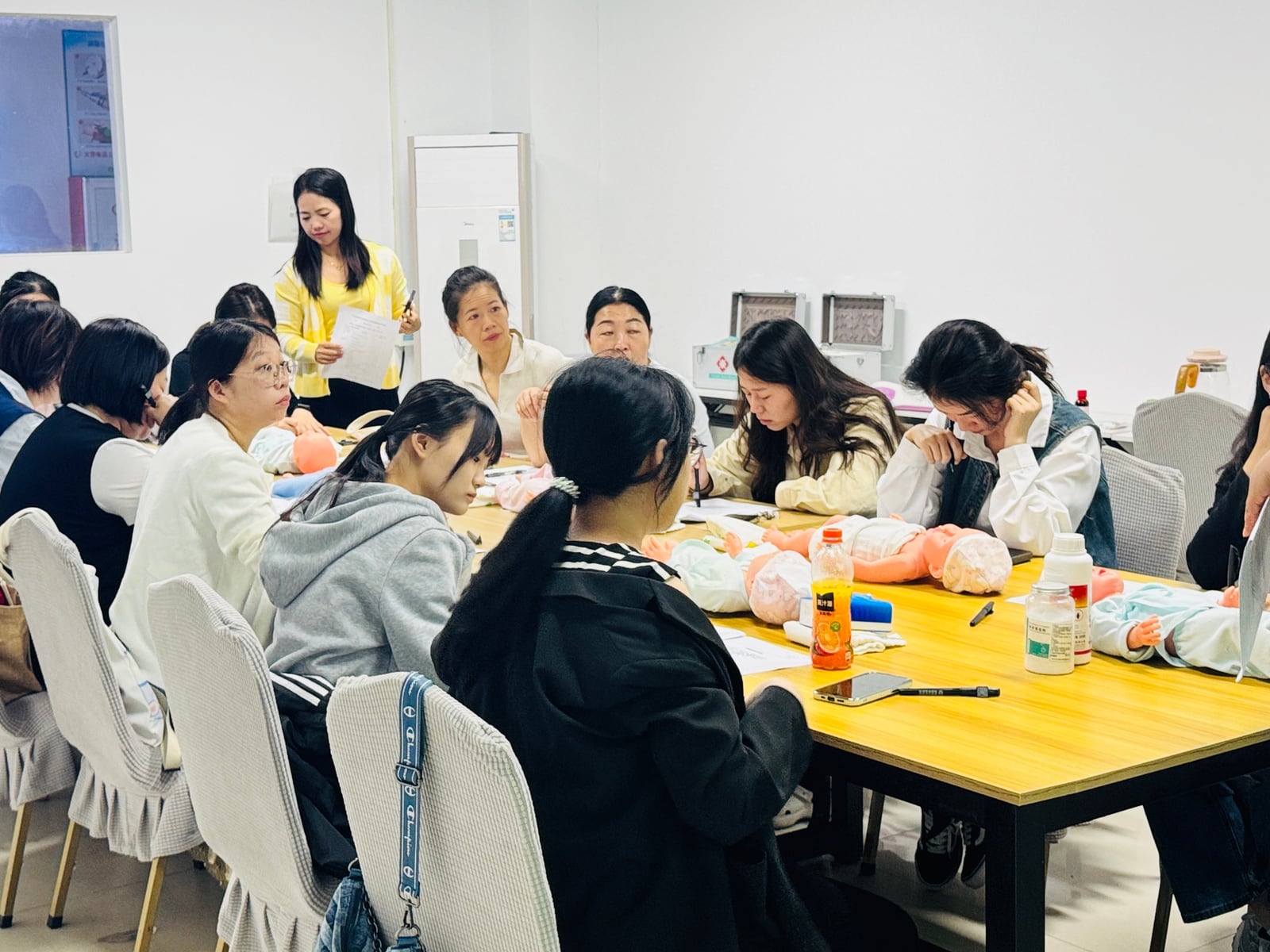 珠海雅图职业培训学校保育育婴小组课堂 珠海雅图职业培训学校保育育婴小组课堂
