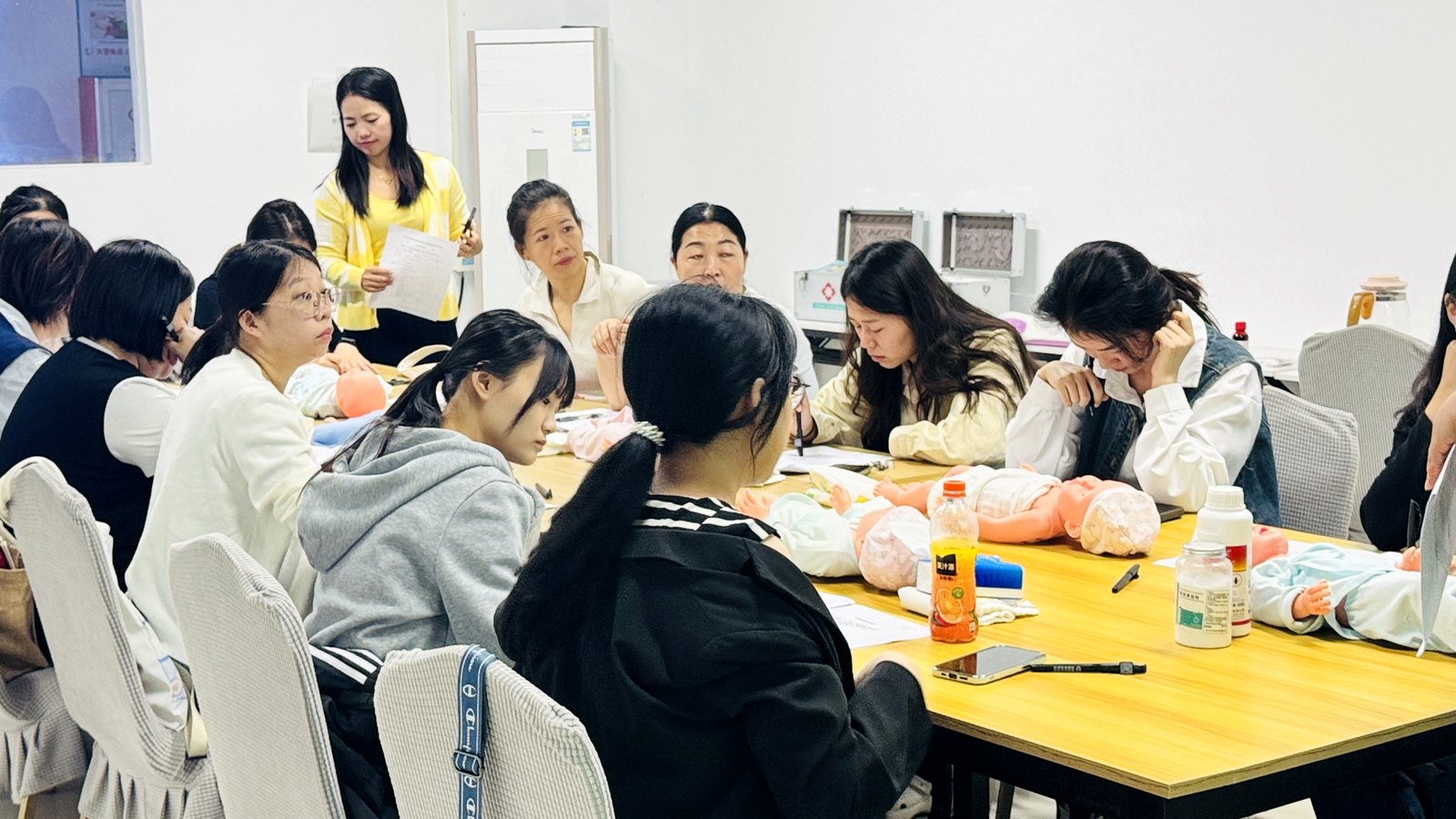 珠海雅图职业培训学校保育师职业培训课堂实训现场